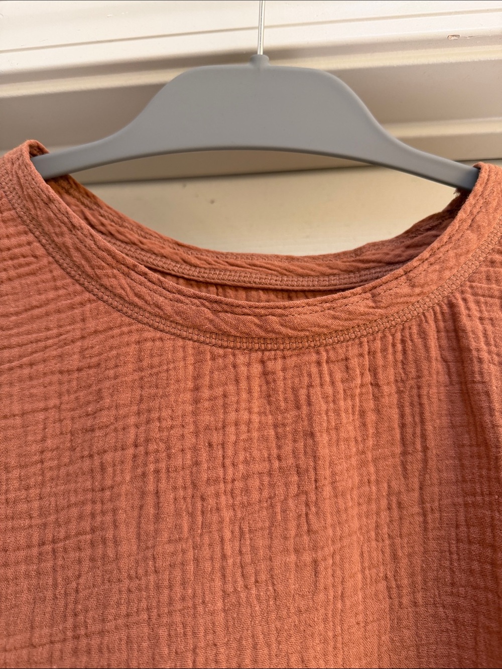 Faherty Short Sleeve 100% organic cotton  Tee - Rust Orange/Brown size medium - Picture 3 of 6